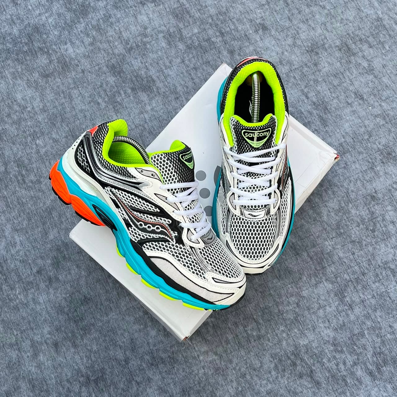 Saucony Progrid Omni 9 — Shoes — Rose Fashion